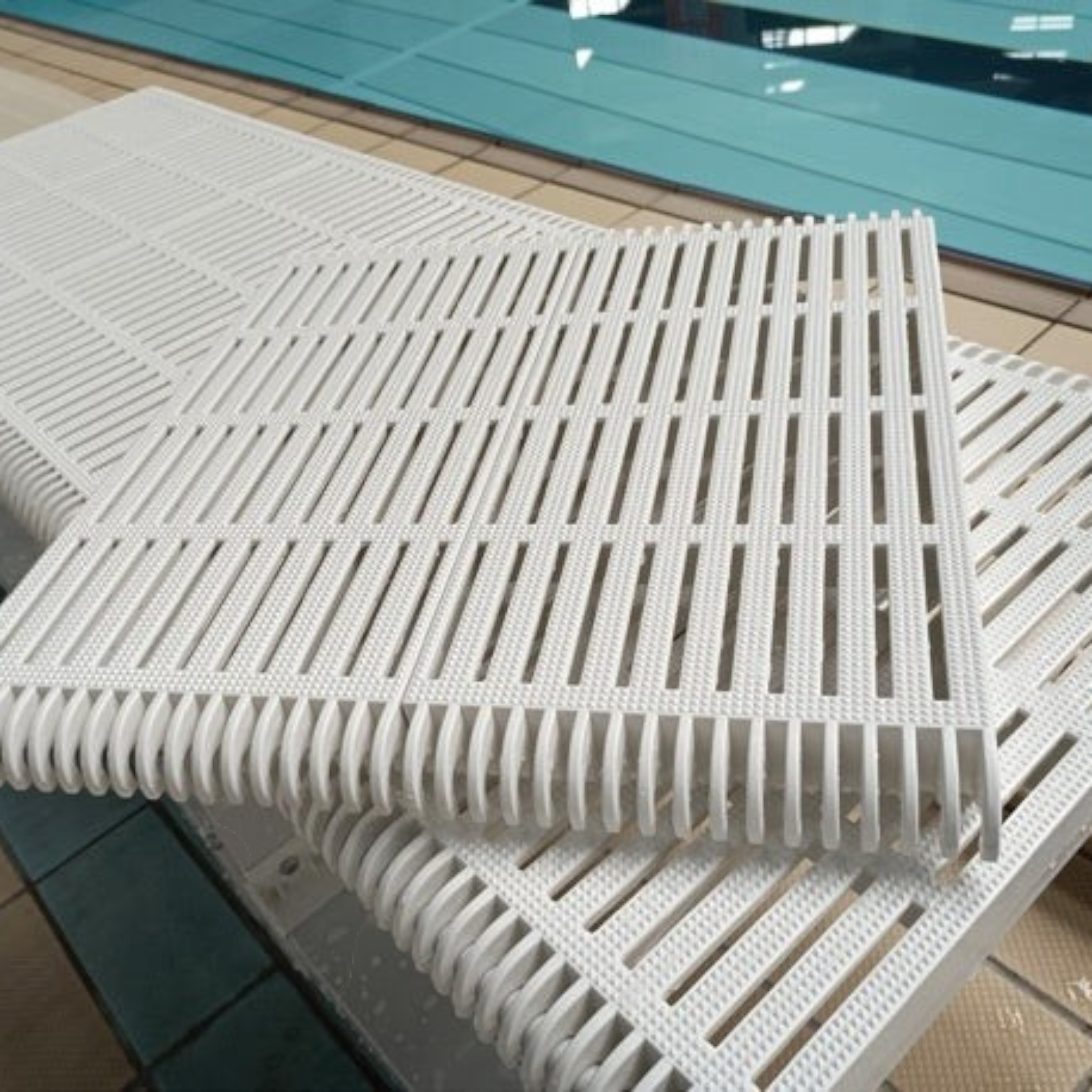 Tali Sport white foldable swimming pool platform with a slatted surface for water flow, used for swim training.-6/7 